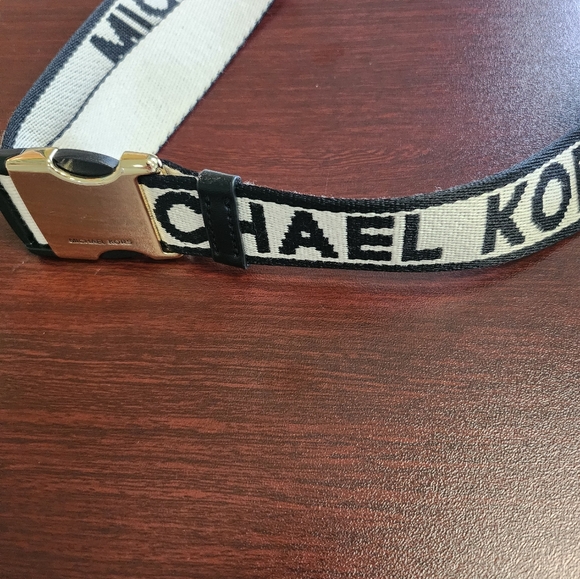 Michael Kors Erin Waistpack Fanny Crossbody - Picture 4 of 5